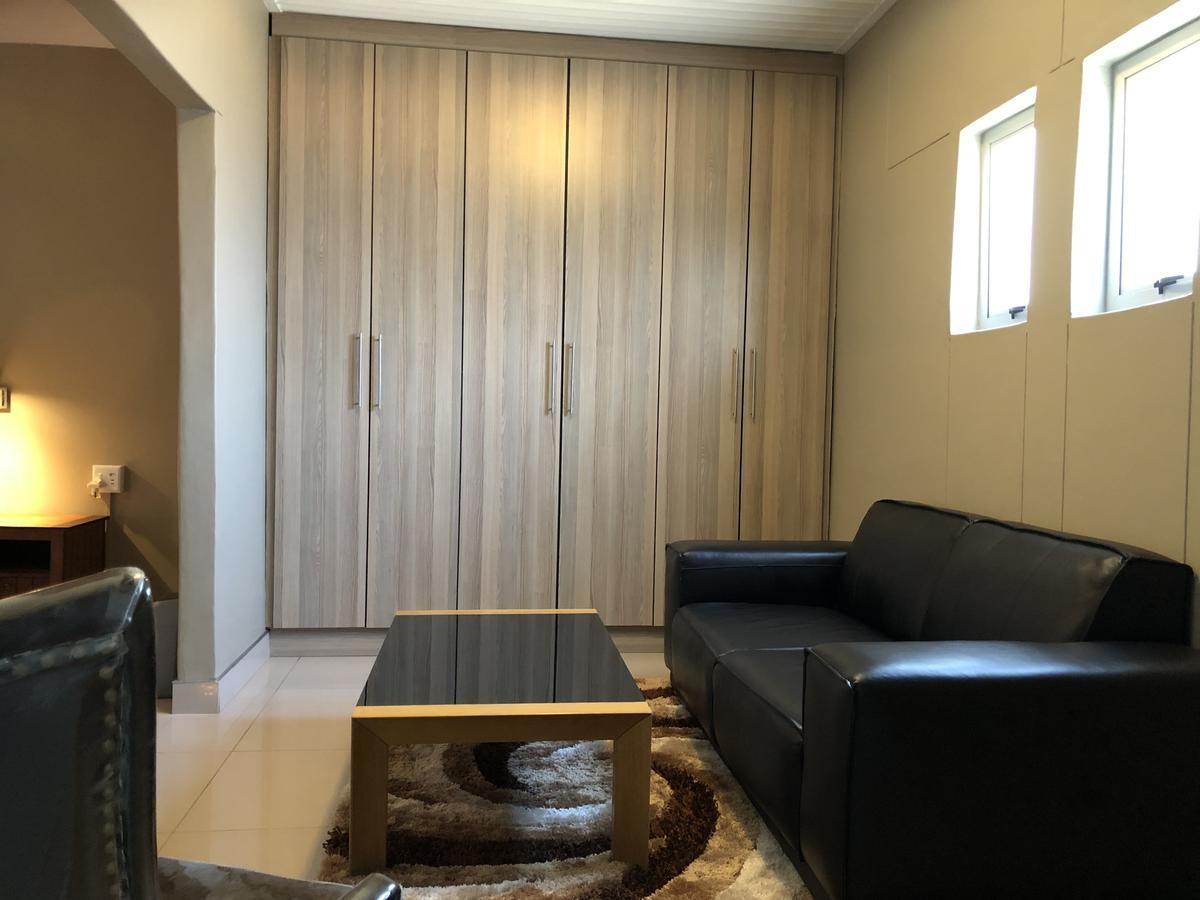 City Lodge Etosha Omuthiya Εξωτερικό φωτογραφία