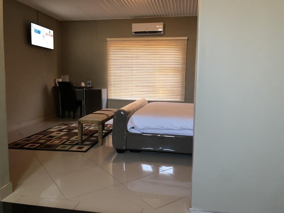 City Lodge Etosha Omuthiya Εξωτερικό φωτογραφία