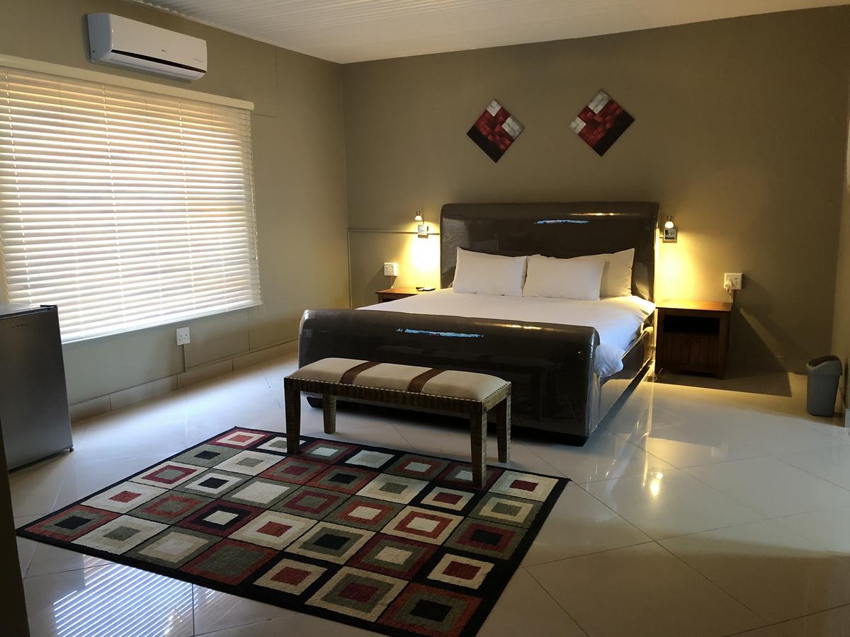 City Lodge Etosha Omuthiya Εξωτερικό φωτογραφία