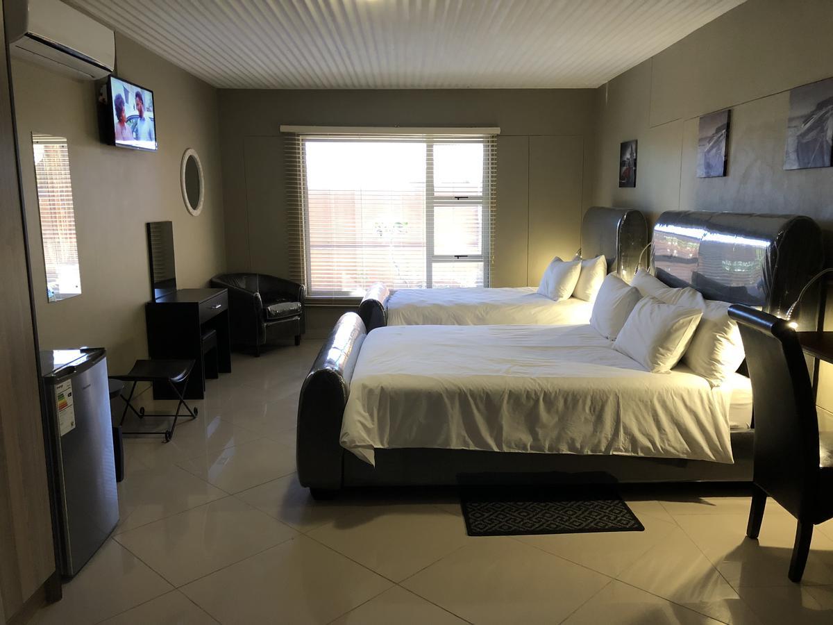 City Lodge Etosha Omuthiya Εξωτερικό φωτογραφία