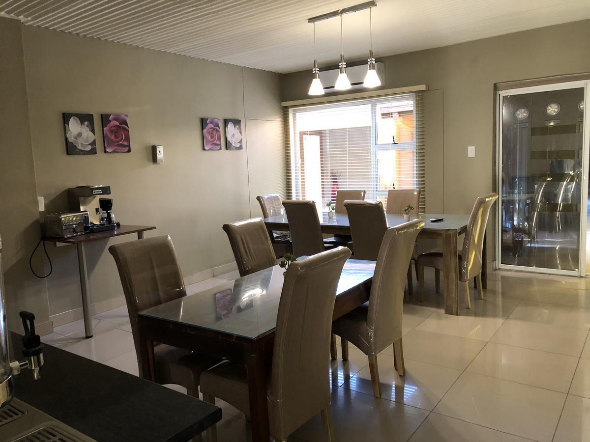 City Lodge Etosha Omuthiya Εξωτερικό φωτογραφία