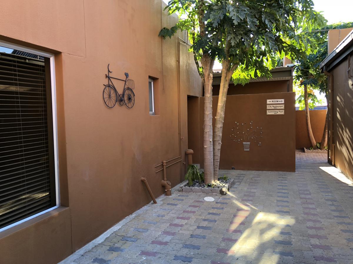 City Lodge Etosha Omuthiya Εξωτερικό φωτογραφία