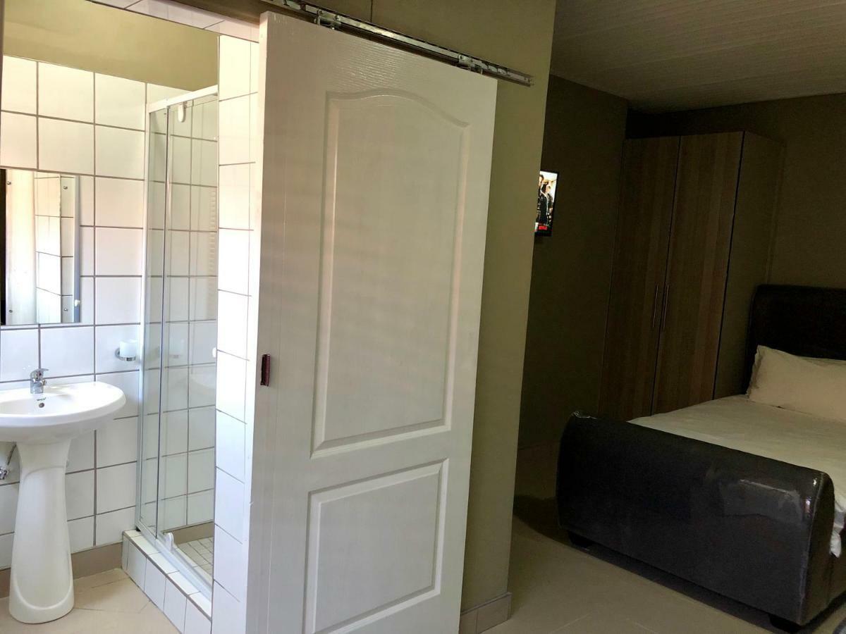 City Lodge Etosha Omuthiya Εξωτερικό φωτογραφία